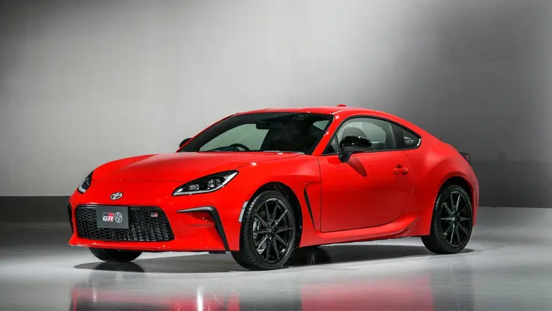 Toyota GR 86, l'erede della GT 86 arriva in autunno