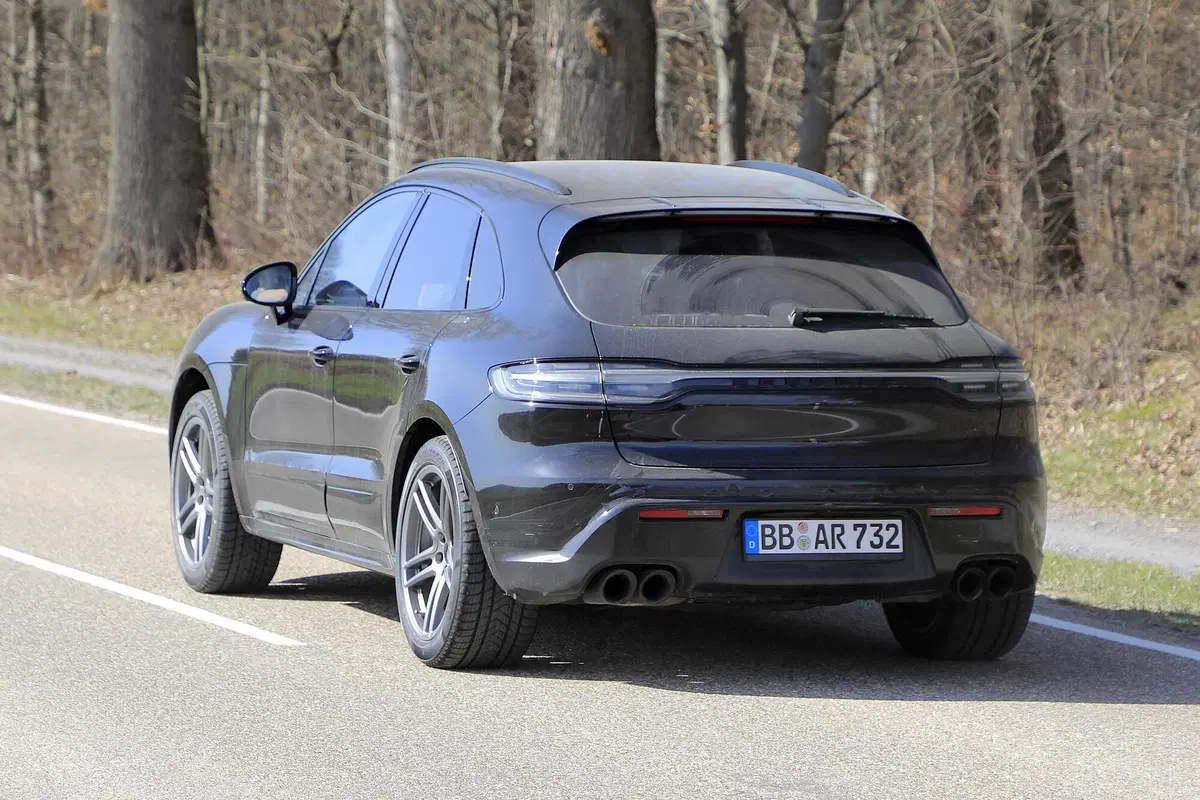 Porsche Macan restyling, le foto spia (5)