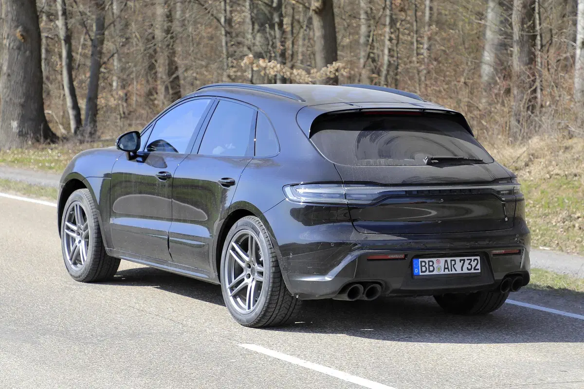 Porsche Macan restyling, le foto spia (6)