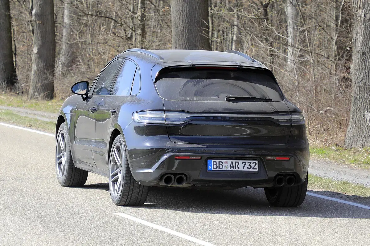 Porsche Macan restyling, le foto spia (7)