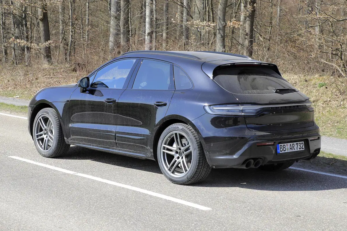 Porsche Macan restyling, le foto spia (8)