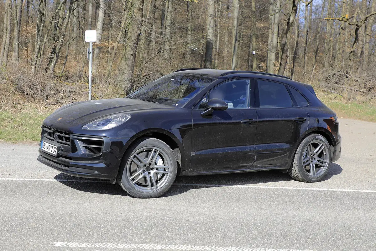 Porsche Macan restyling, le foto spia (9)
