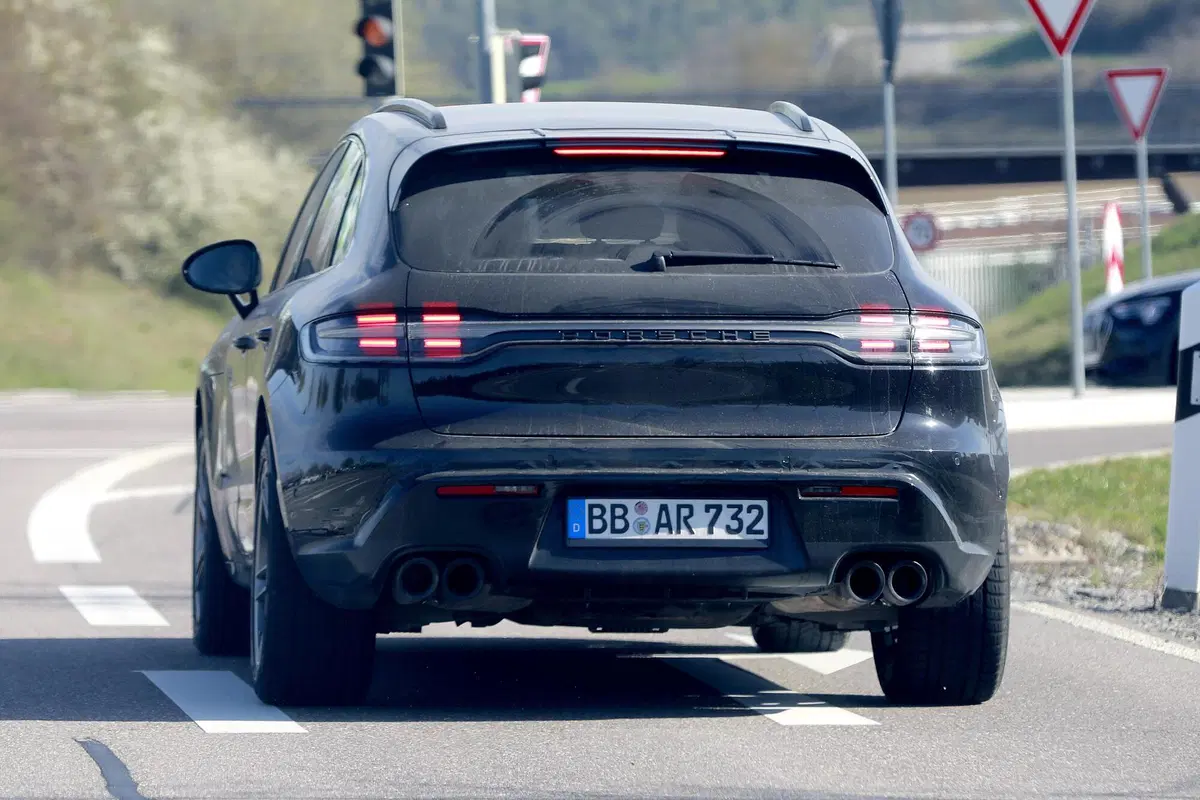 Porsche Macan restyling, le foto spia (11)