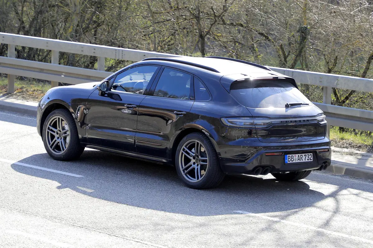 Porsche Macan restyling, le foto spia (15)