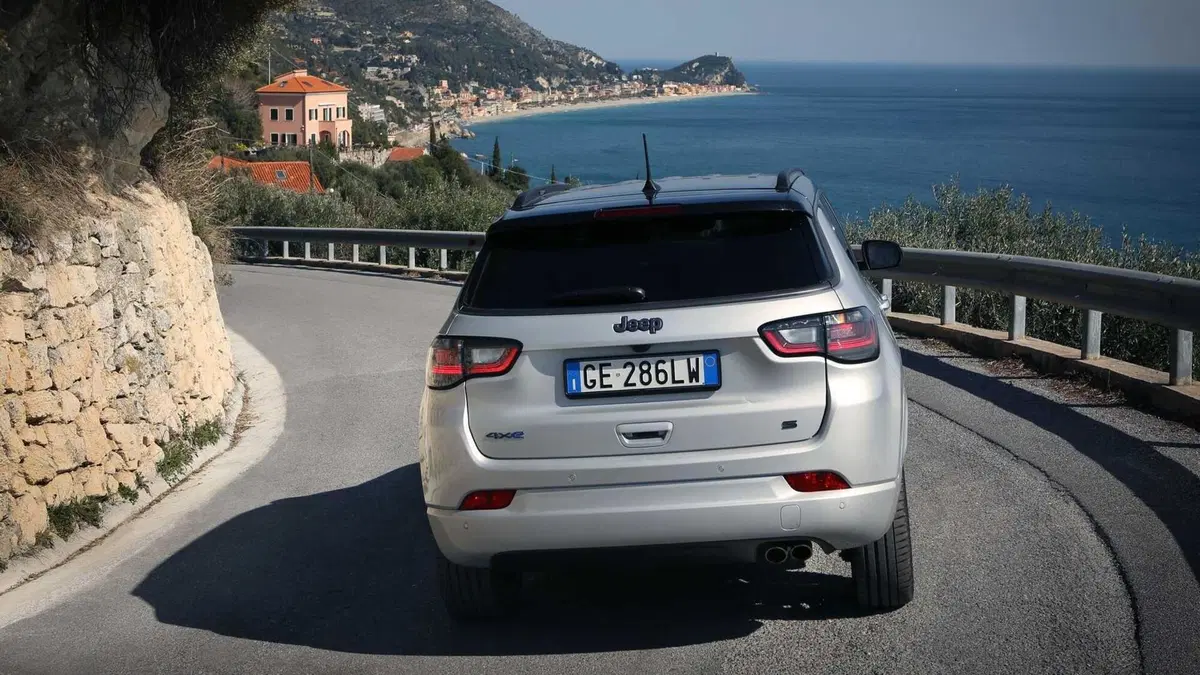 Jeep Compass 2021 | Restyling, diesel, benzina e plug-in hybrid. Da 29.850 euro (4)