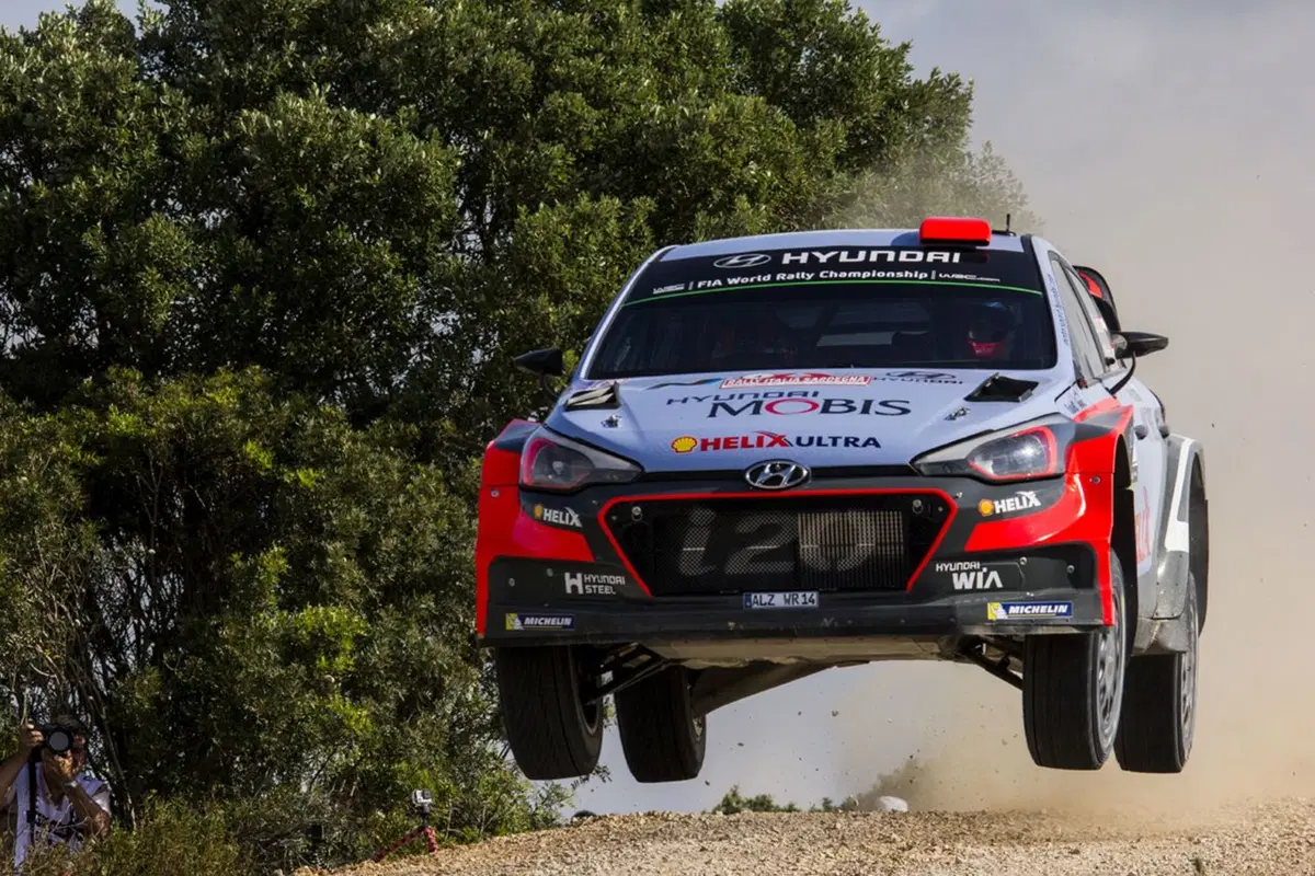 WRC16 Sardegna Italia, Marziani in Paradiso. Inizia Ogier (VW) (4)