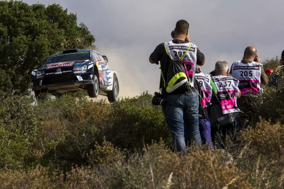 WRC16 Sardegna Italia, Marziani in Paradiso. Inizia Ogier (VW) (6)