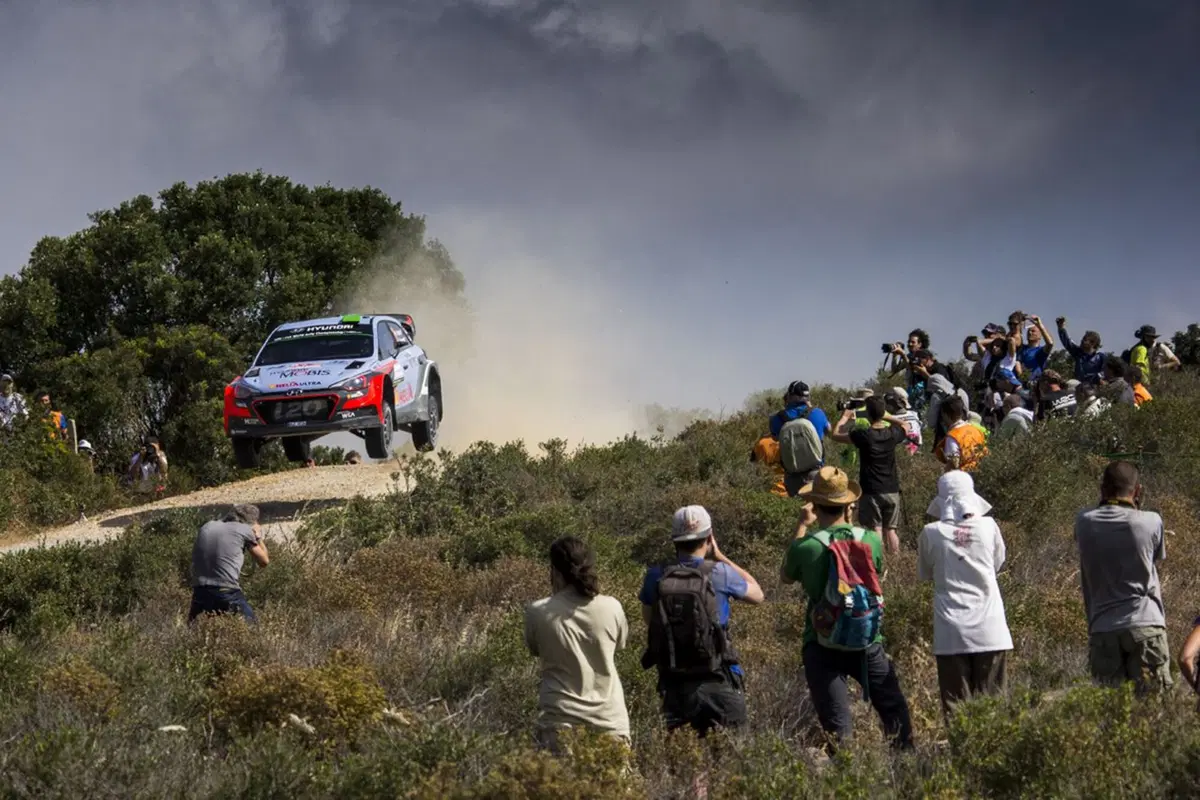 WRC16 Sardegna Italia, Marziani in Paradiso. Inizia Ogier (VW) (9)