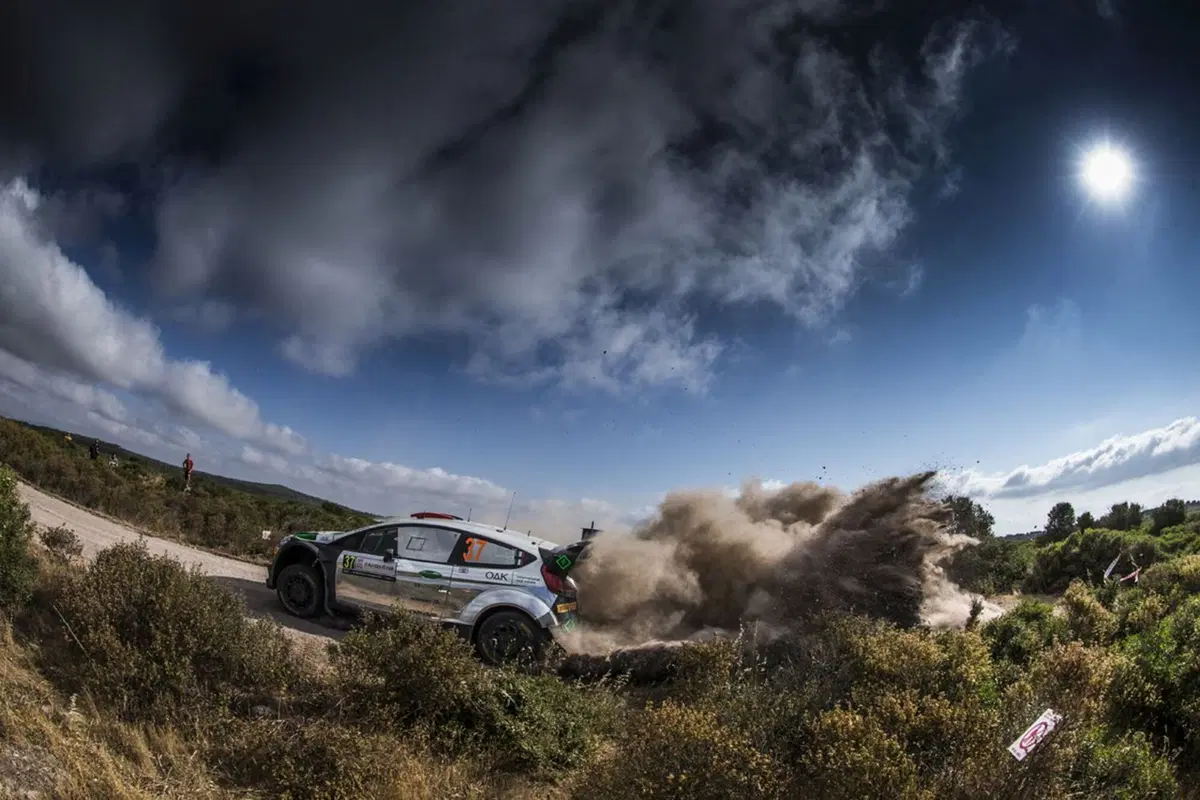 WRC16 Sardegna Italia, Marziani in Paradiso. Inizia Ogier (VW) (18)