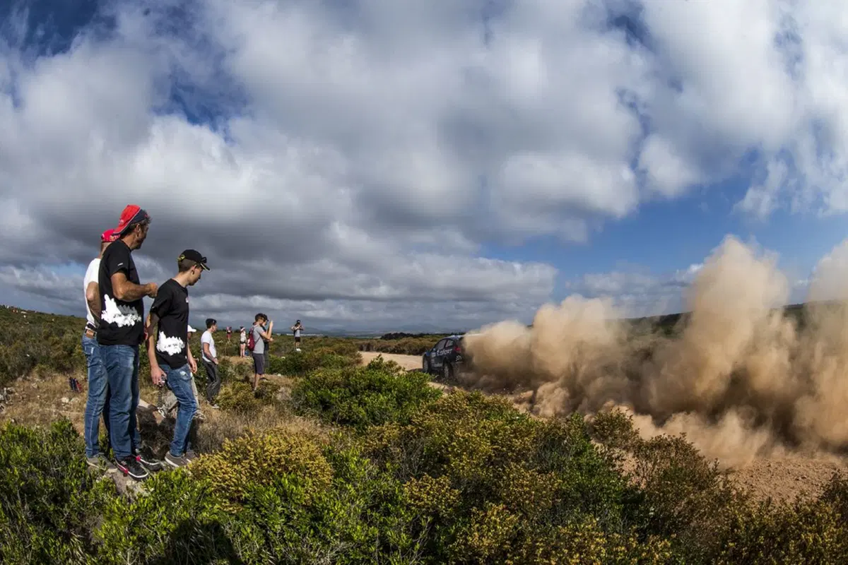 WRC16 Sardegna Italia, Marziani in Paradiso. Inizia Ogier (VW) (19)