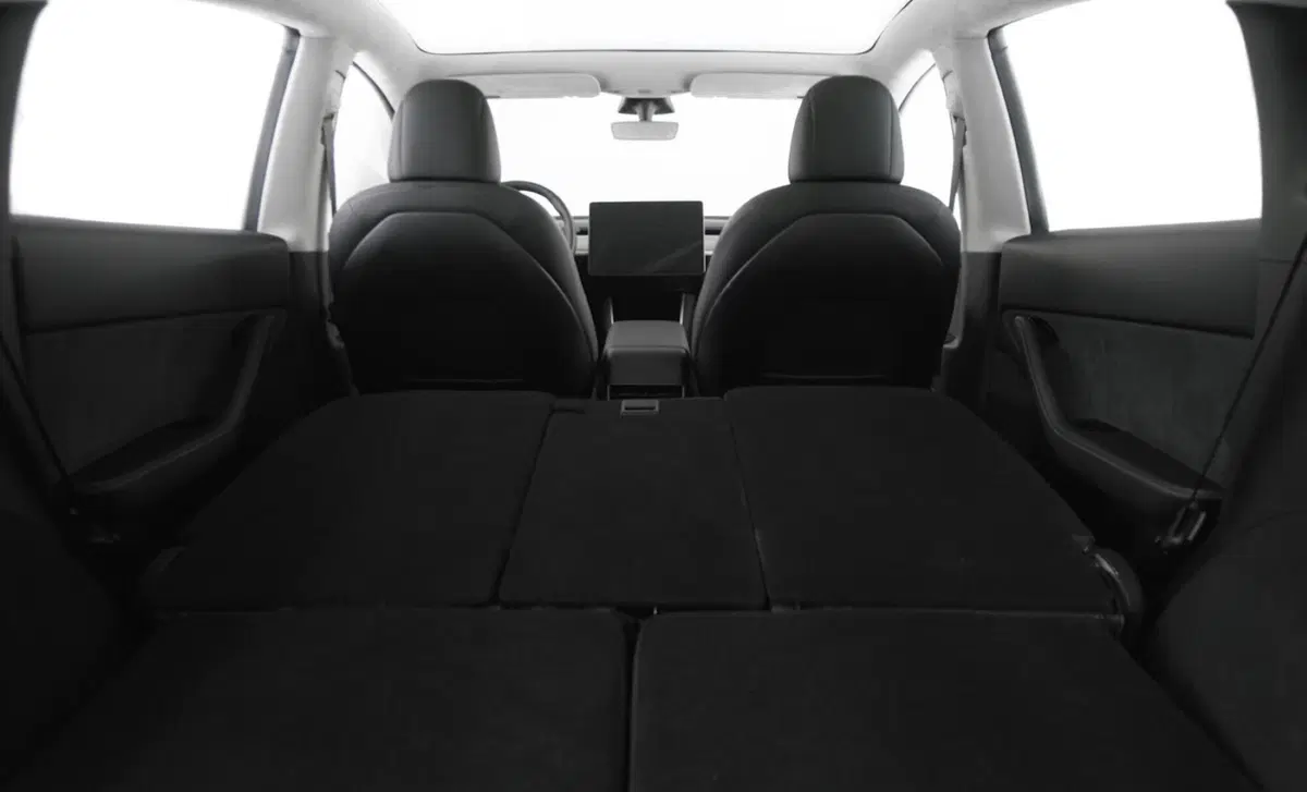 Tesla Model Y Long Range Dual Motor awd (35)
