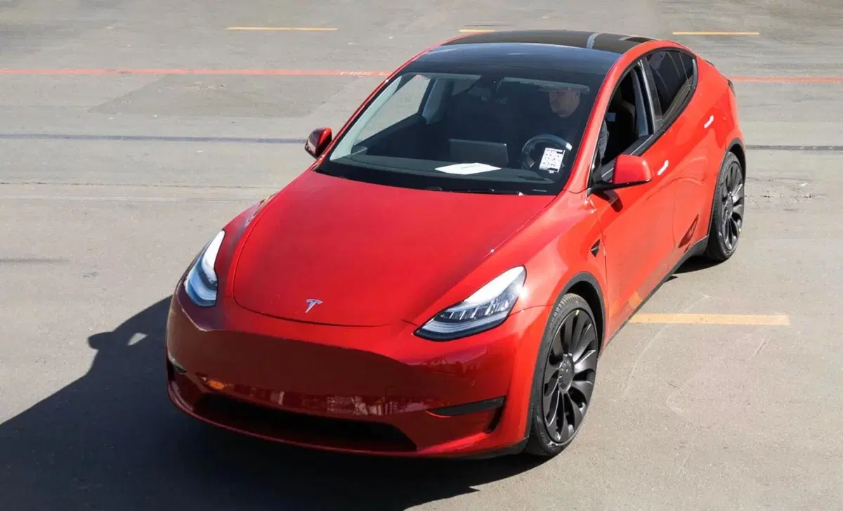 Tesla Model Y Long Range Dual Motor awd (23)
