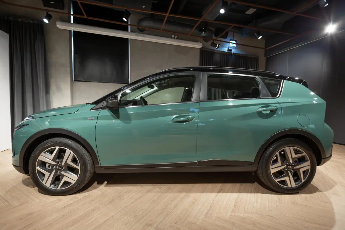 E' arrivato in Italia il nuovo piccolo SUV Hyundai, Bayon: costerà meno Kona [video] (2)