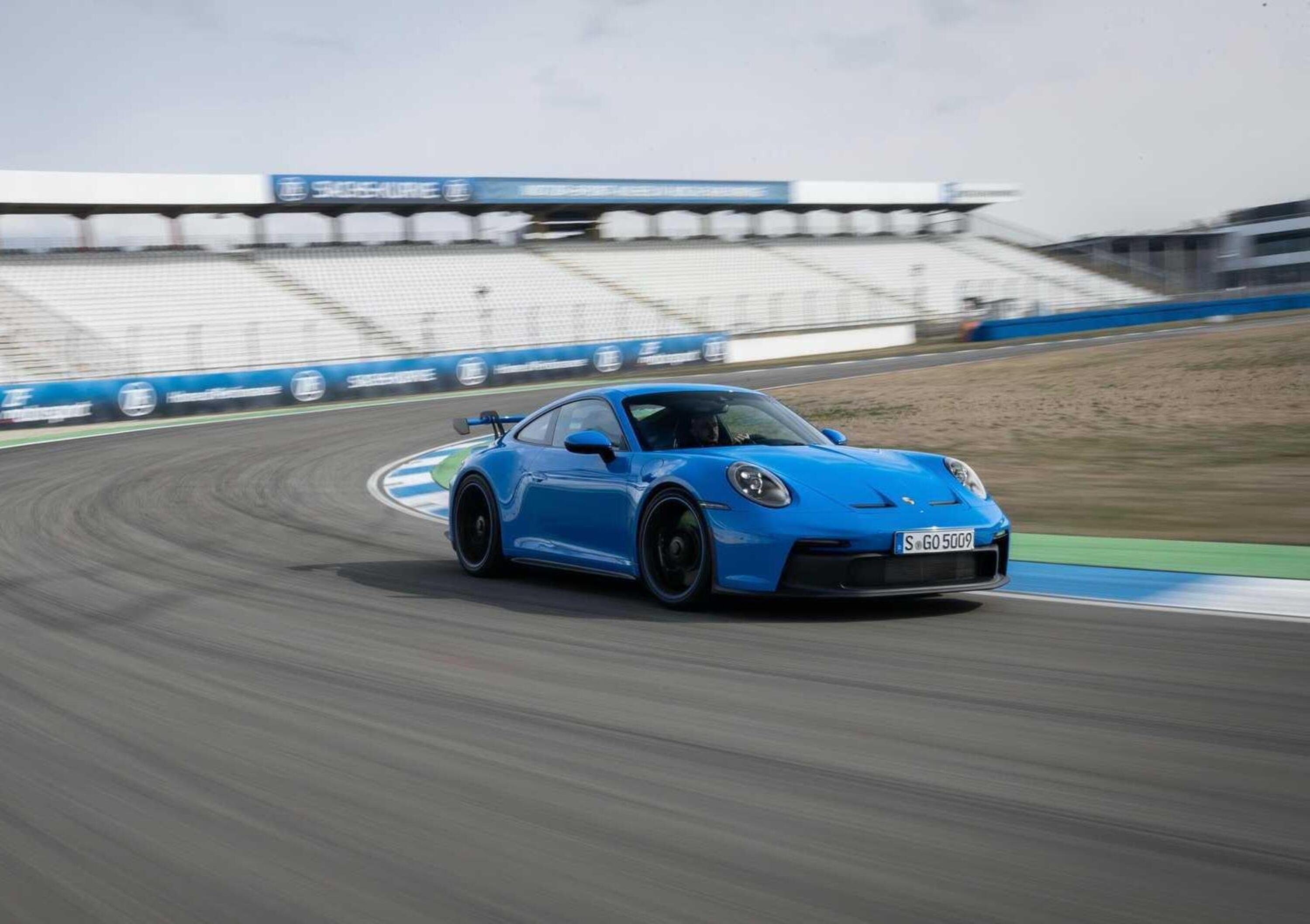Nuova Porsche 911 GT3, 5.000 Km sul Circuito di Nard&ograve; sempre a 300Km/h