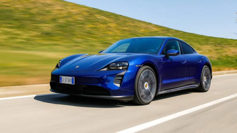 Prova Porsche Taycan "base": 486 km a carica, trazione posteriore e guidabilit&agrave; al top a 86K &euro;