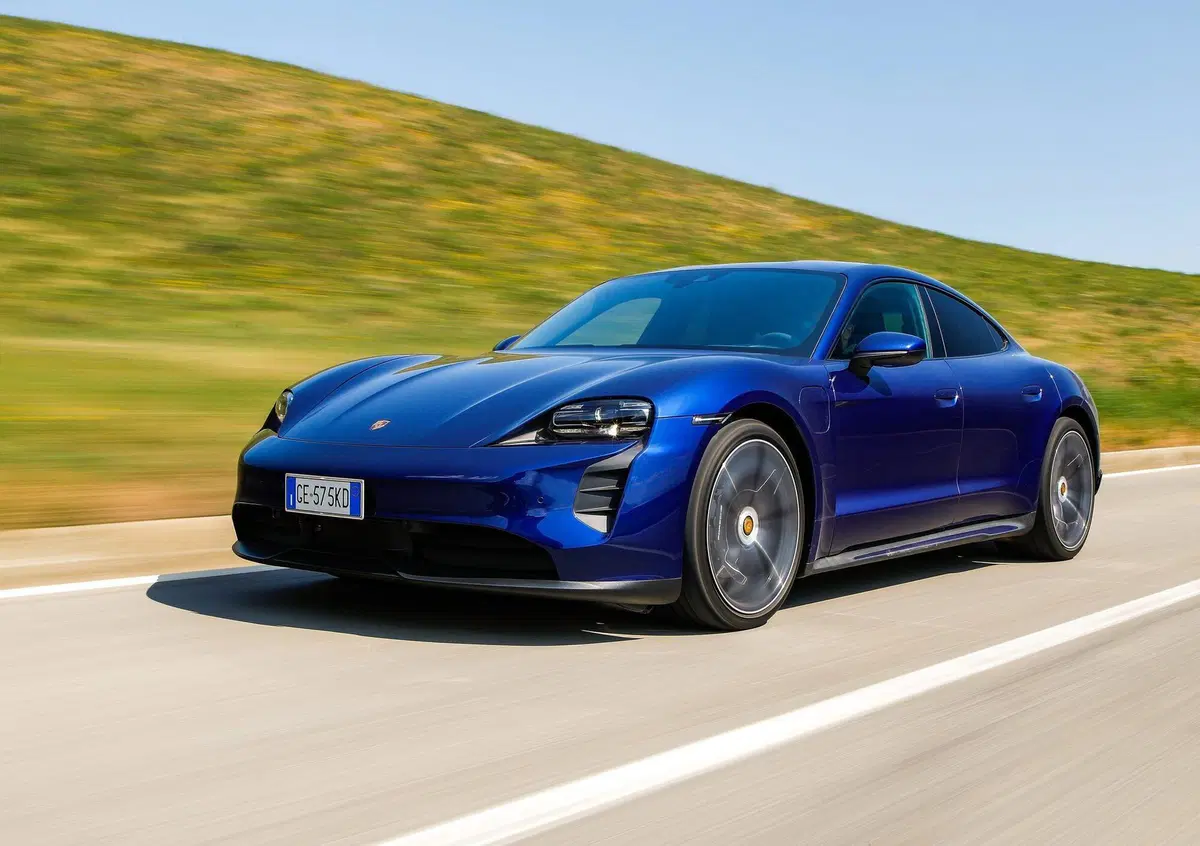 Prova Porsche Taycan "base": 486 km a carica, trazione posteriore e guidabilit&agrave; al top a 86K &euro;