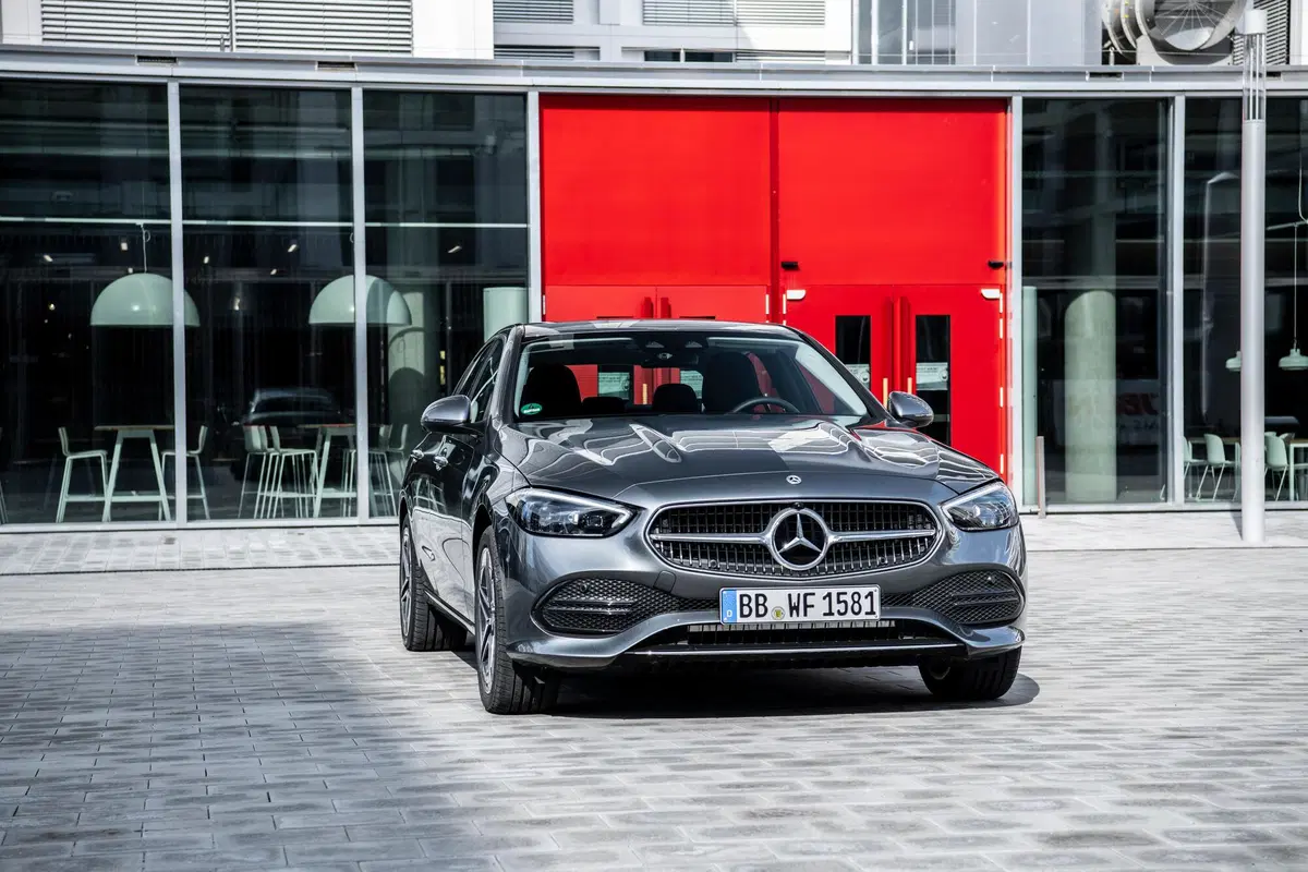 Mercedes Classe C W206 PHEV: la nuova reginetta delle berline con 313CV e 100 Km EV da sfruttare (10)