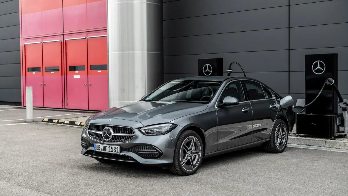 Mercedes Classe C W206 PHEV: la nuova reginetta delle berline con 313CV e 100 Km EV da sfruttare (11)