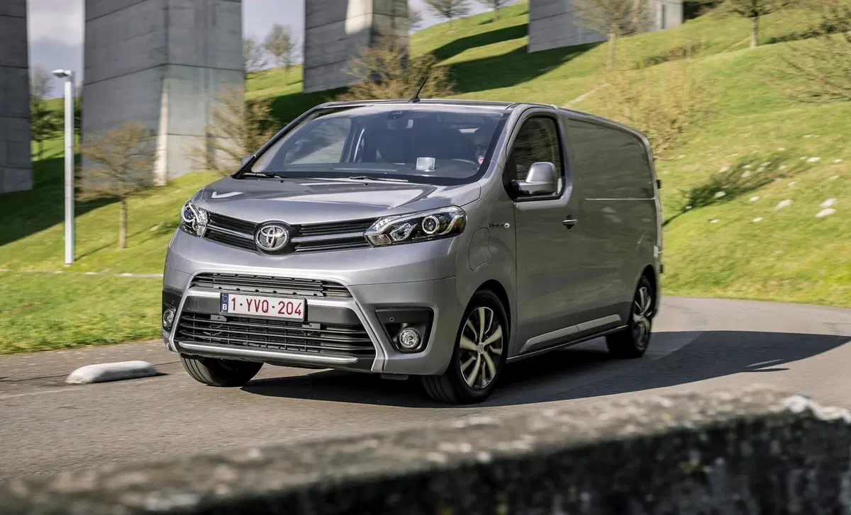 Toyota Proace Electric 75kWh PL-TN Furgone Short 4p. 10q Comfort (8)