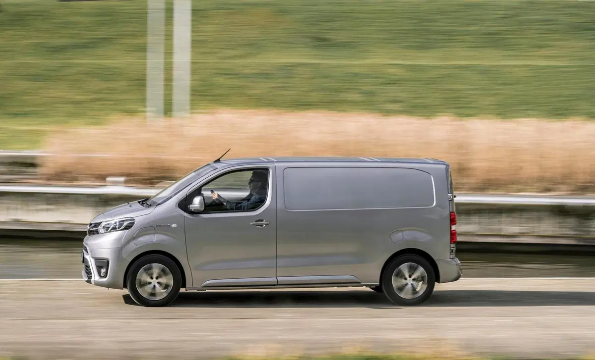 Toyota Proace Electric 75kWh PL-TN Furgone Short 4p. 10q Comfort (9)