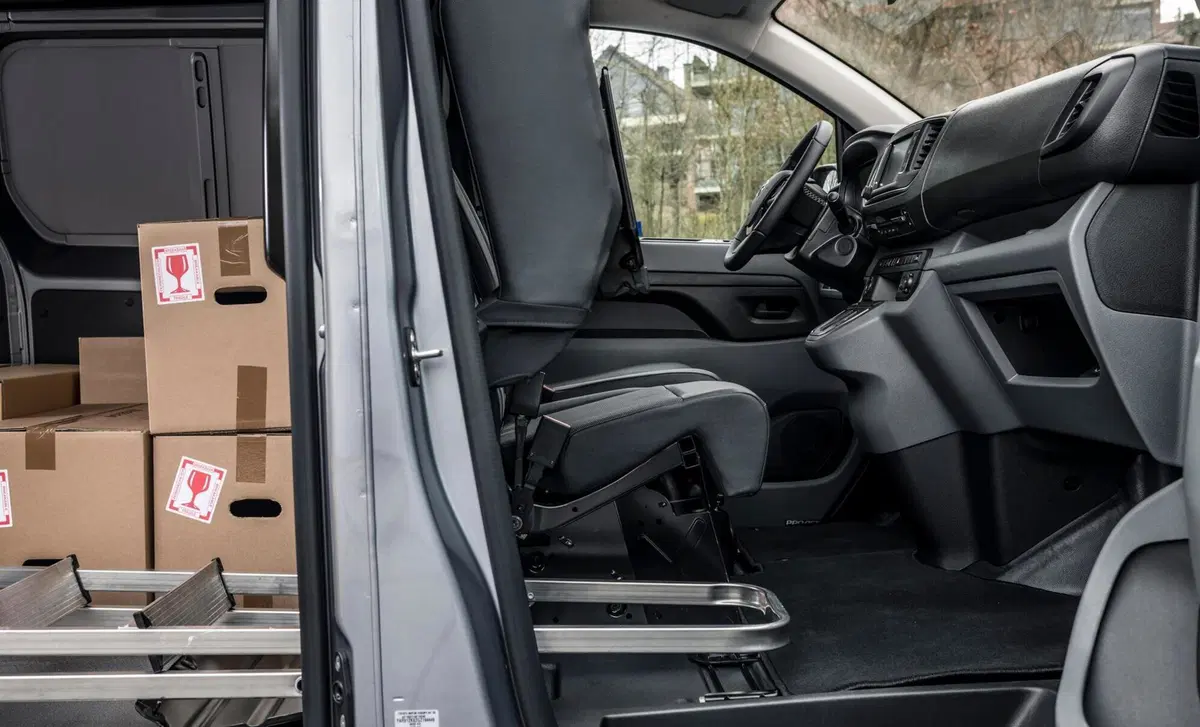 Toyota Proace Electric 75kWh PL-TN Furgone Short 4p. 10q Comfort (14)