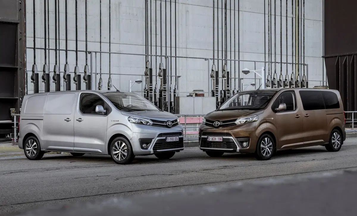Toyota Proace Electric 75kWh PL-TN Furgone Short 4p. 10q Comfort (22)