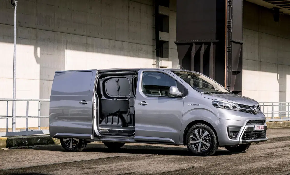 Toyota Proace Electric 75kWh PL-TN Furgone Short 4p. 10q Comfort (10)