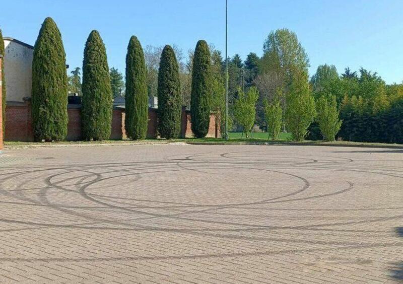 Torino. Traversi con la Porsche al cimitero: &ldquo;a casa mi annoiavo&rdquo; 