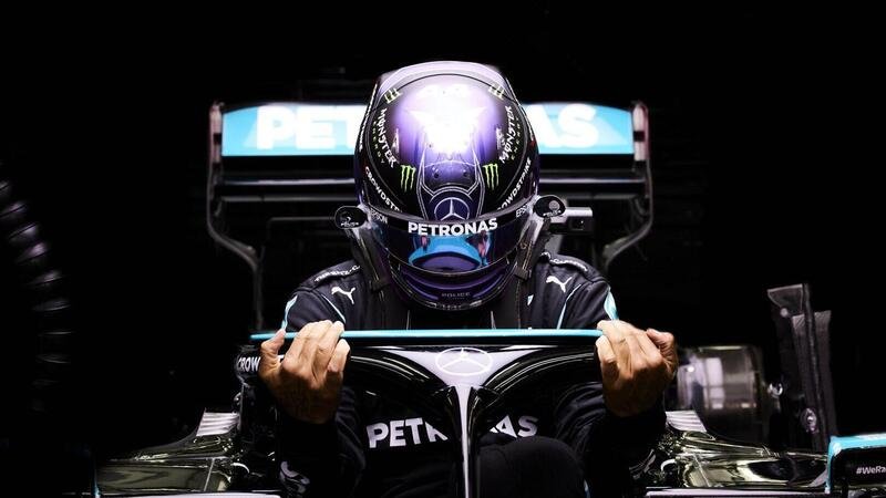 F1. Vuoi vedere che alla fine Lewis Hamilton ci guadagna da una Mercedes vulnerabile?