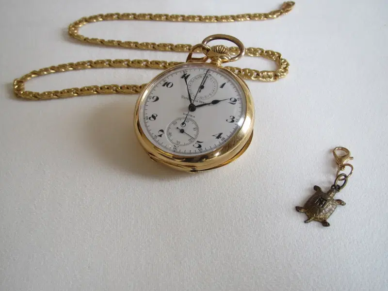 Il cronografo che Gabriele D'Annunzio regal&ograve; a Tazio Nuvolari. E' stato realizzato dalla maison Universal Watch di Ginevra