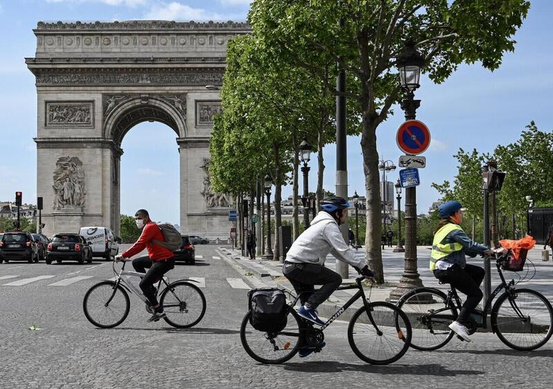 Francia, buono da 2.500&euro; per l&rsquo;acquisto di una e-bike a chi rottama l&#039;auto