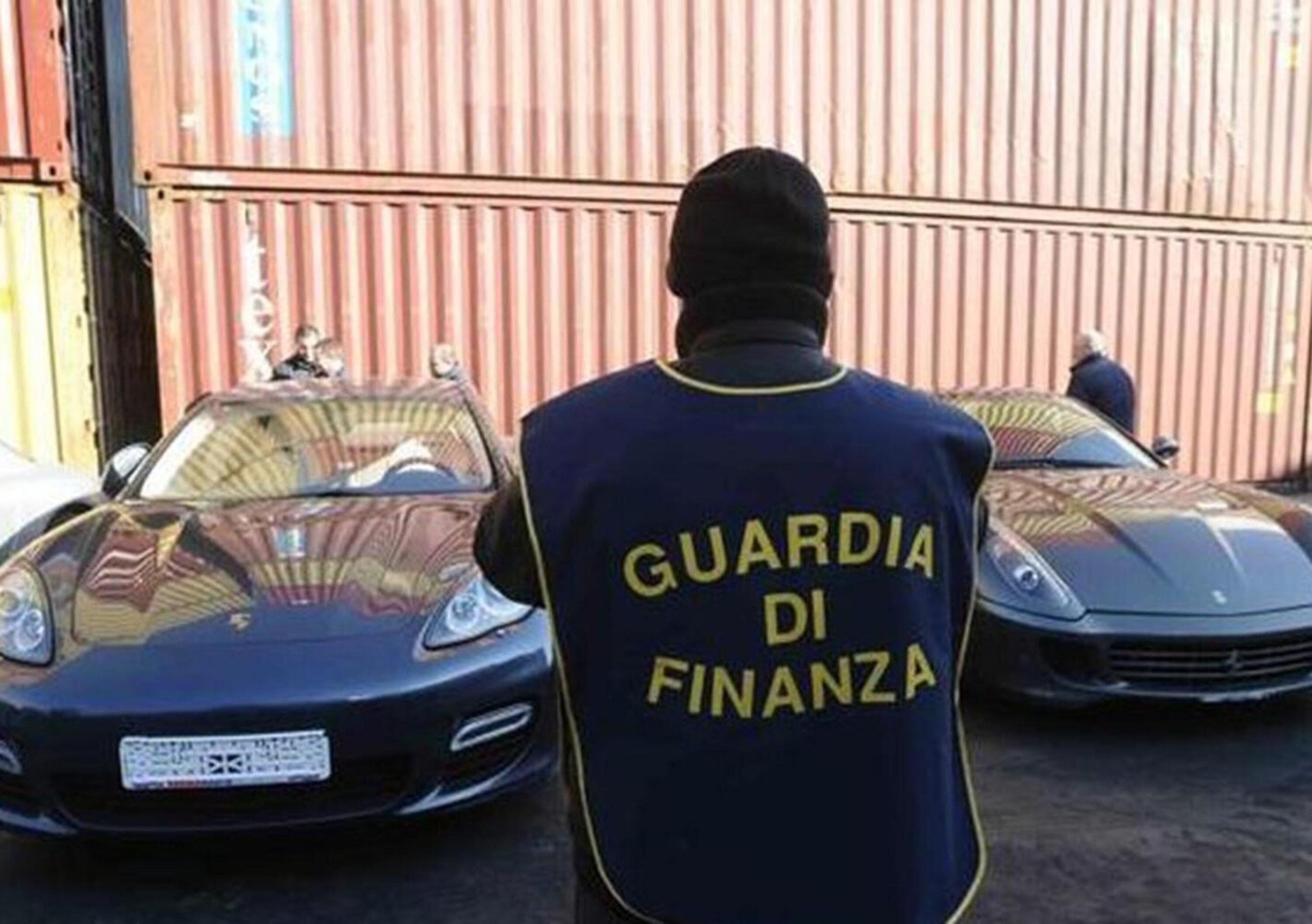 Salerno, operazione della Gdf su false fatturazioni e riciclaggio auto di lusso