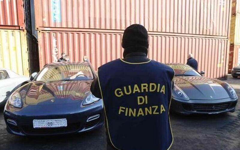 Salerno, operazione della Gdf su false fatturazioni e riciclaggio auto di lusso