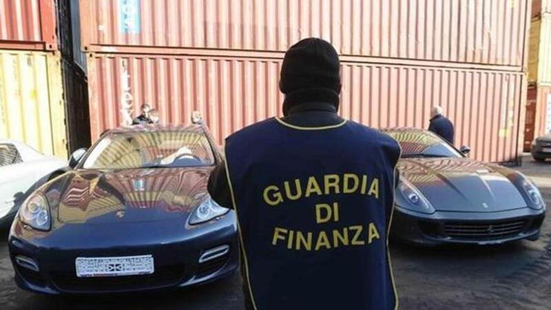 Salerno, operazione della Gdf su false fatturazioni e riciclaggio auto di lusso