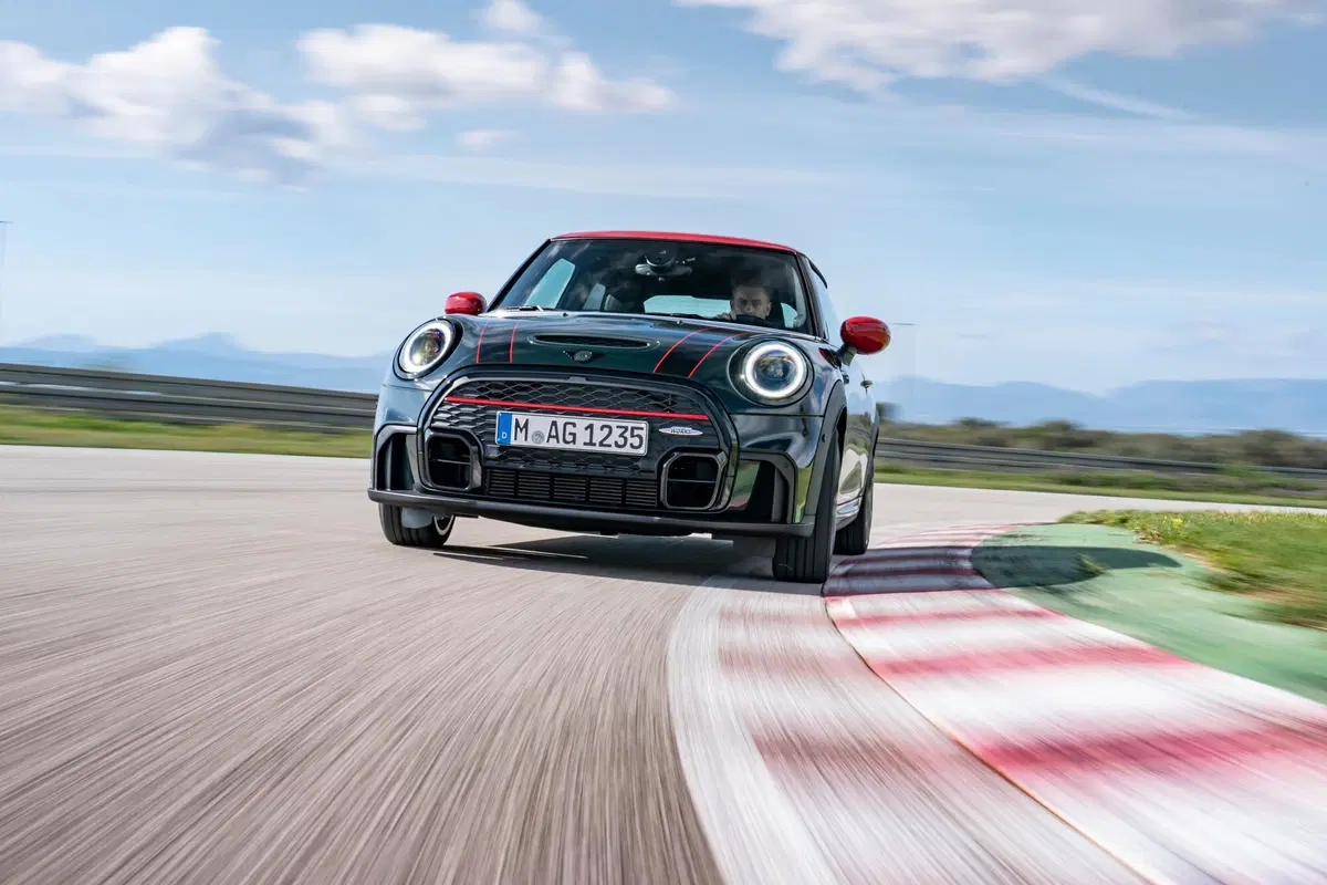Mini John Cooper Works, è tempo di restyling (19)