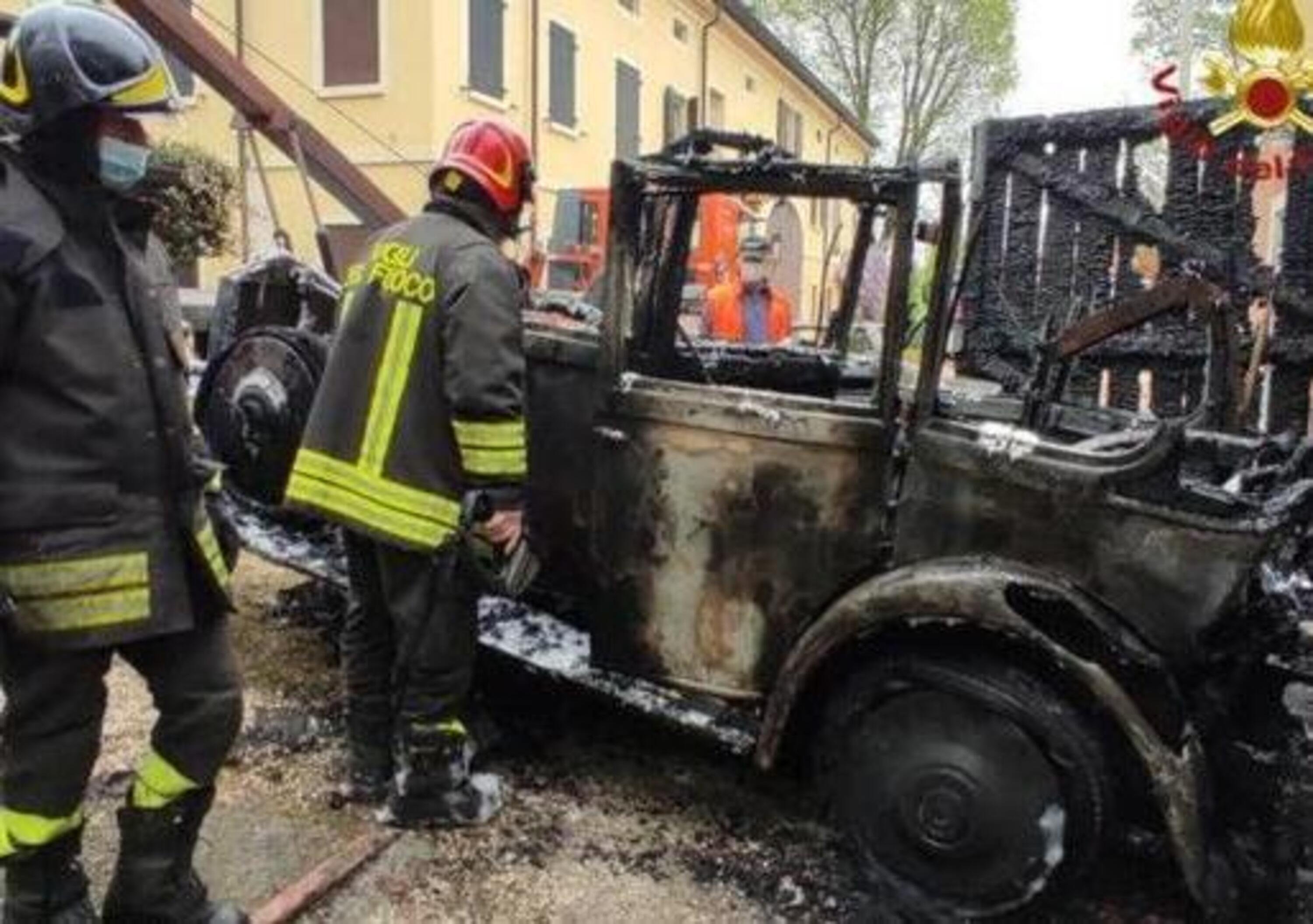 Modena, garage in fiamme: distrutte tre preziose auto d&rsquo;epoca