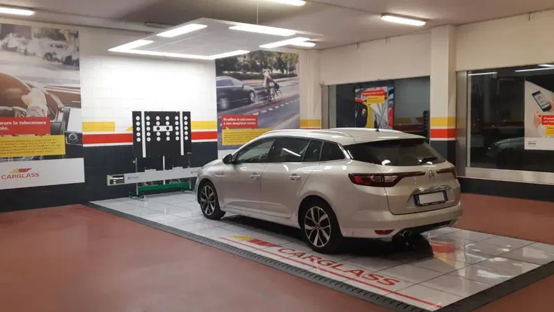 Carglass: primi centri per Adas a Roma e Milano