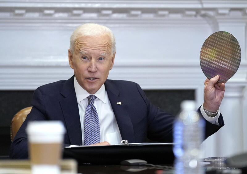 Biden incontra i grandi Ceo automotive per la crisi dei chip 