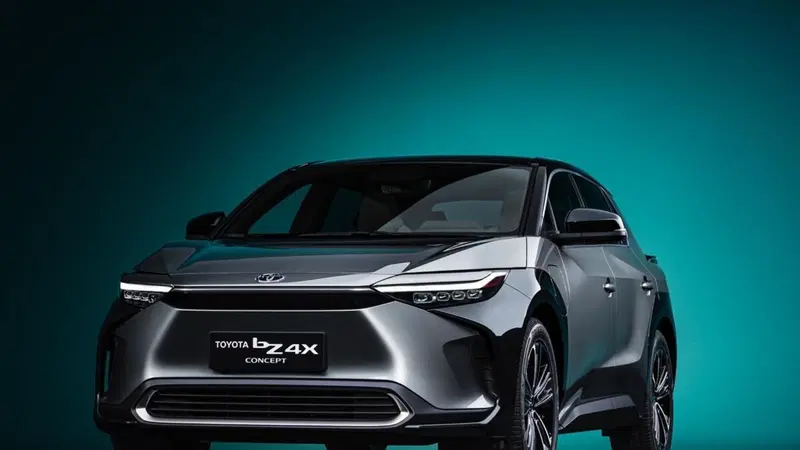 Toyota bZ4X Concept, il SUV a zero emissioni con trazione integrale e ricarica solare