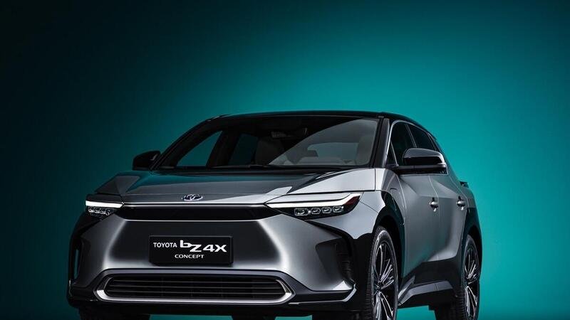 Toyota bZ4X Concept, il SUV a zero emissioni con trazione integrale e ricarica solare