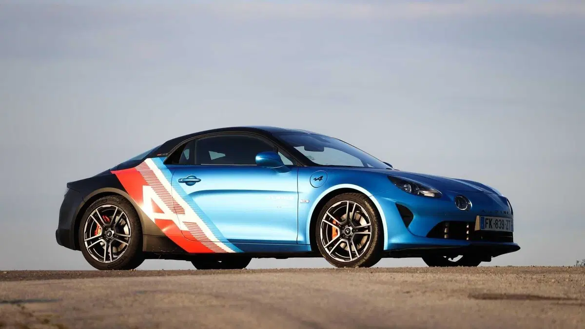 Alpine A110S Trackside, l'auto per Alonso e Ocon in versione 'pendolari' (2)