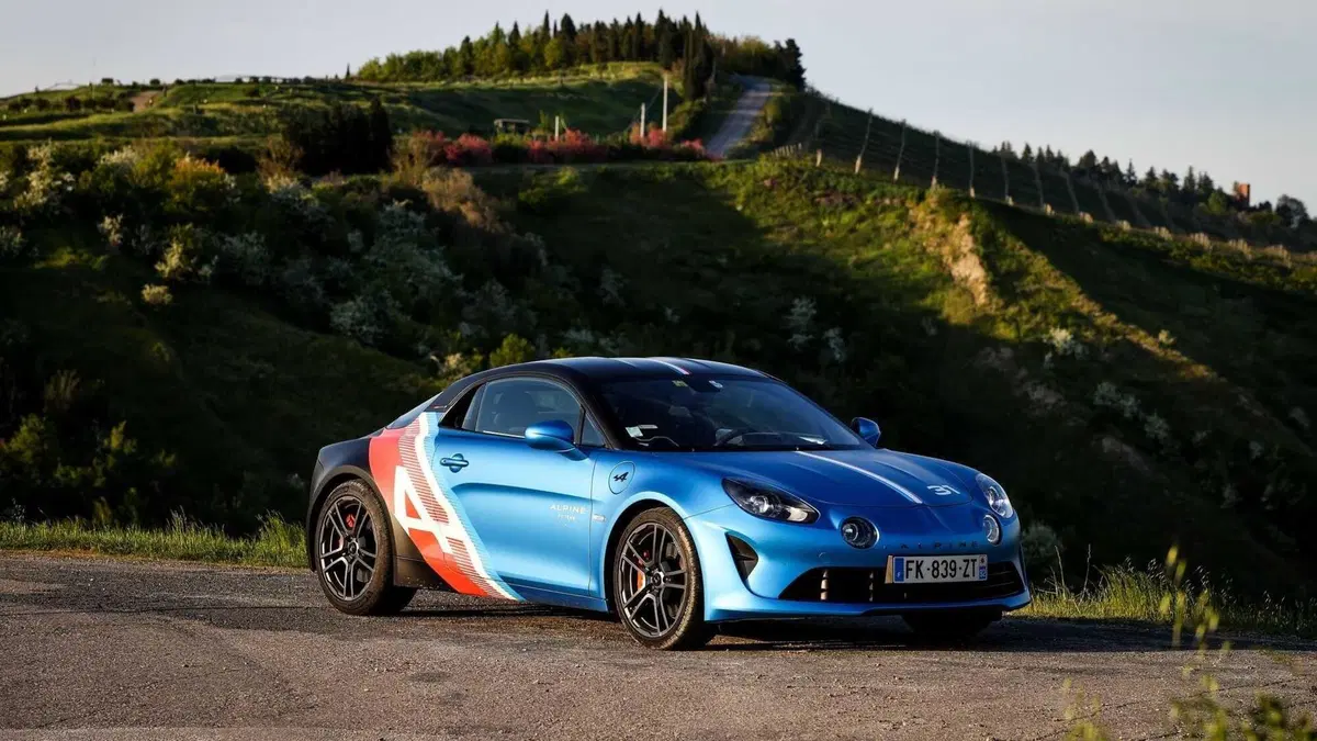 Alpine A110S Trackside, l'auto per Alonso e Ocon in versione 'pendolari' (5)
