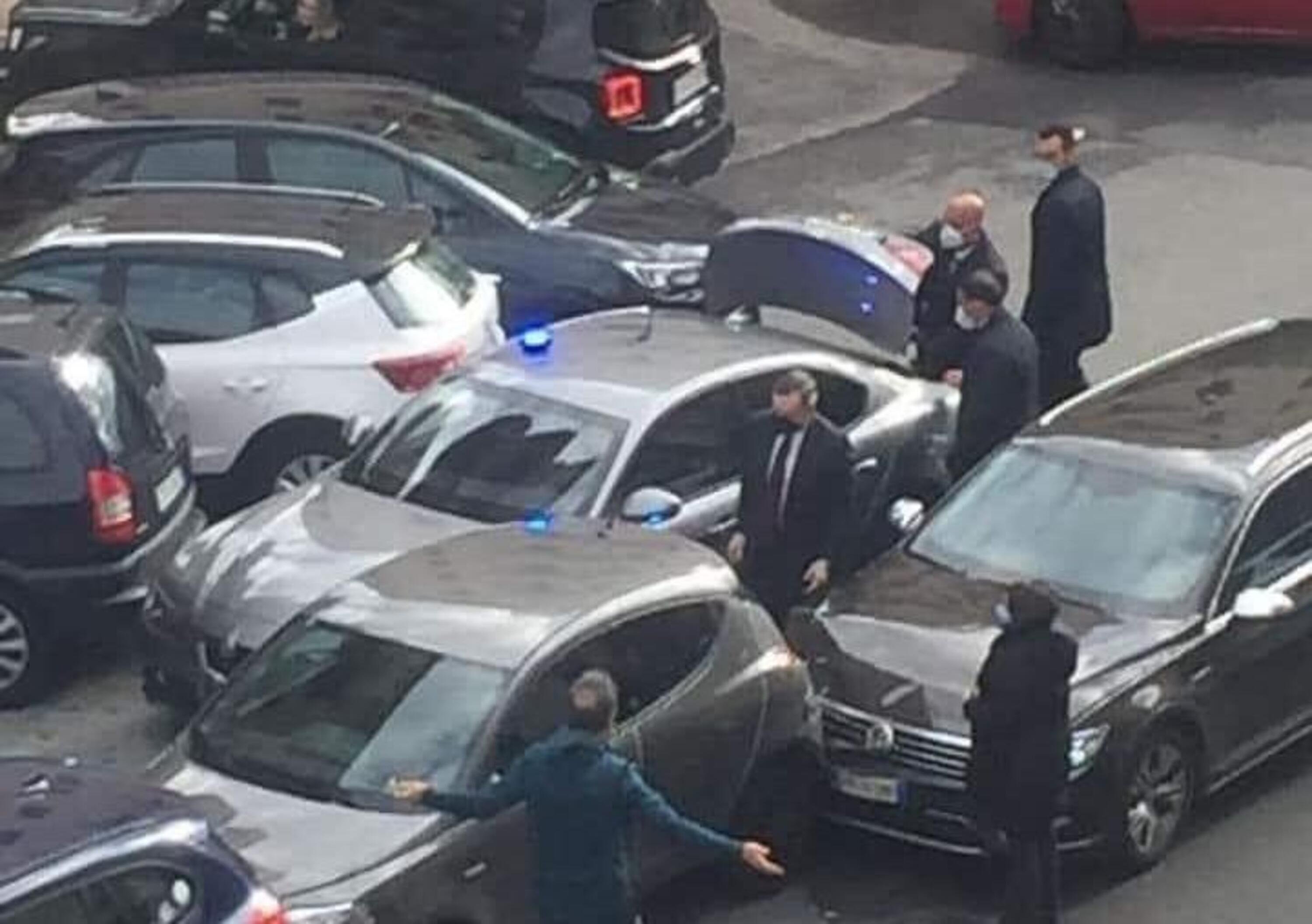 Tamponamento per l&rsquo;auto blu del premier Mario Draghi? La foto social &egrave; virale
