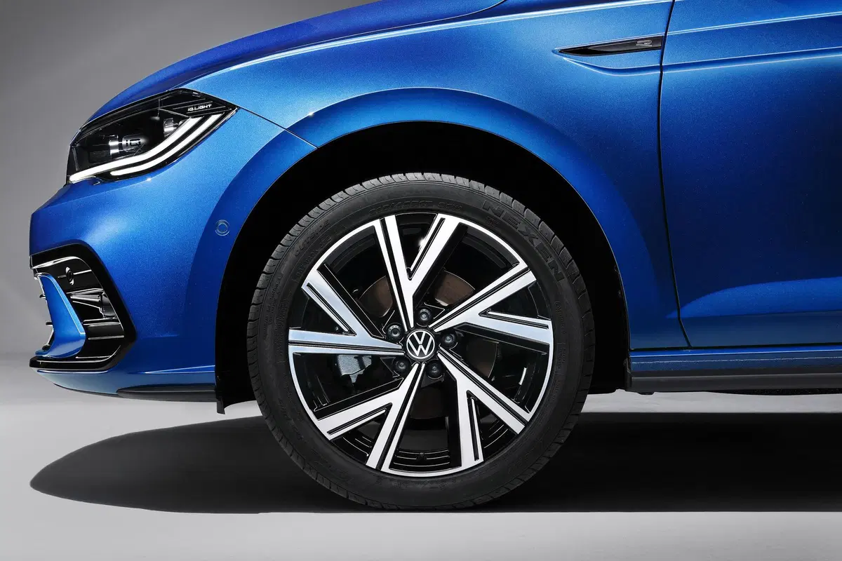 Prezzo, Allestimenti e Optional della nuova Volkswagen Polo restyling 2021: da 18K (senza spina e gasolio) (17)