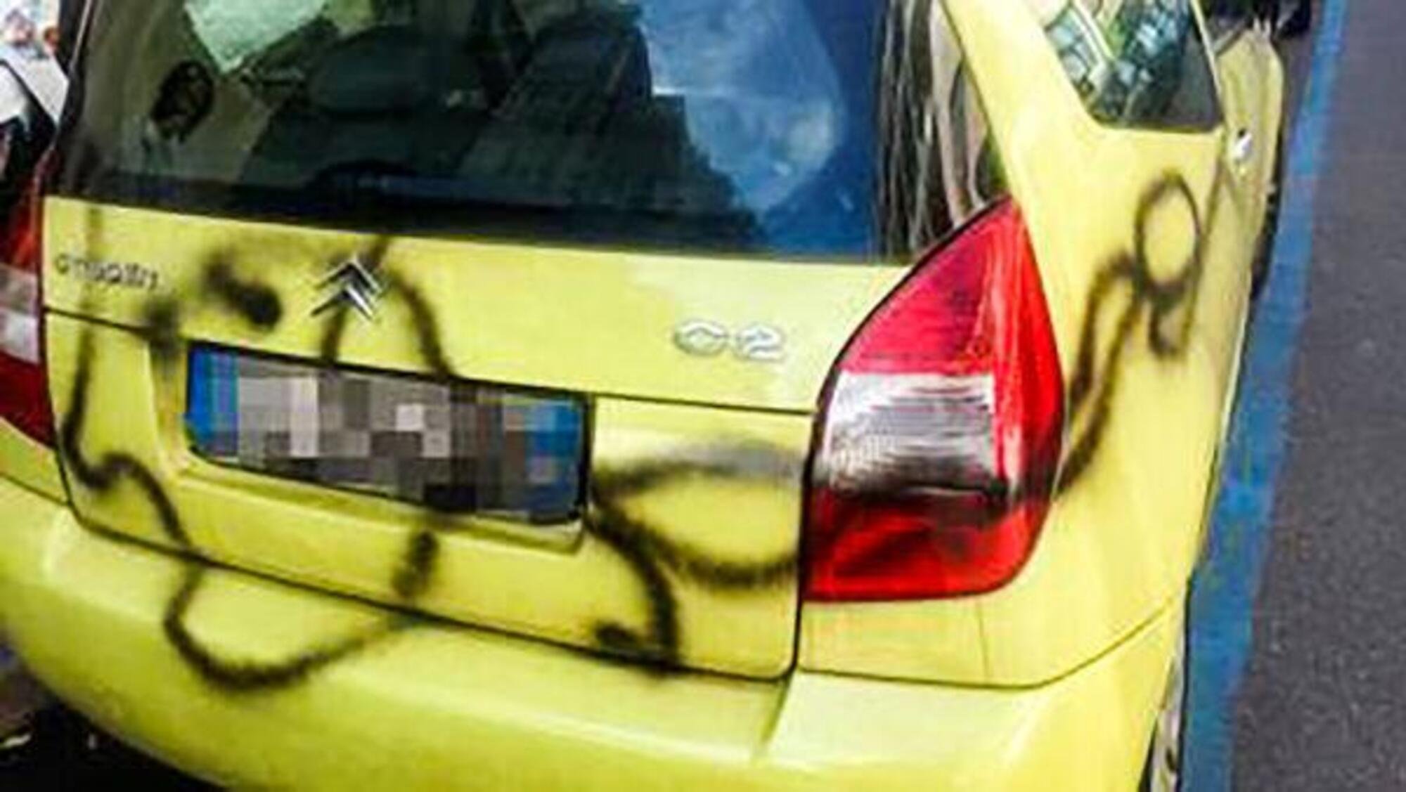 Brescia, atti vandalici su decine di auto a Travagliato