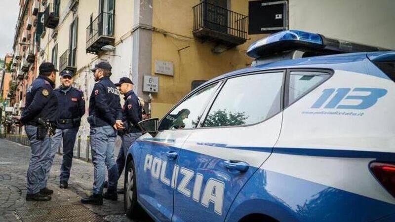 Napoli, controlli a sorpresa su assicurazione dei mezzi parcheggiati: sequestrate 47 moto e 11 auto