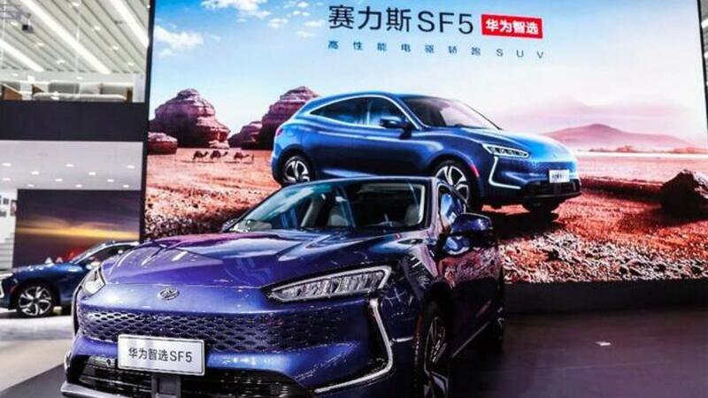 Huawei brucia Apple nelle auto connesse? Il SUV elettrico SF5 gi&agrave; in vendita [Cina, da 27mila &euro;]