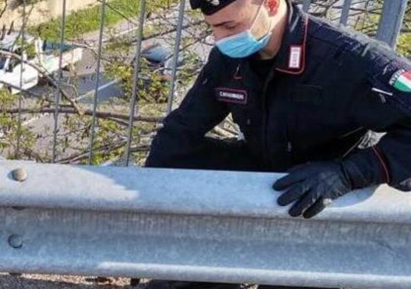 Brescia, identificati due tredicenni perch&eacute; lanciavano sassi da un cavalcavia: &ldquo;Ci annoiavamo&rdquo;