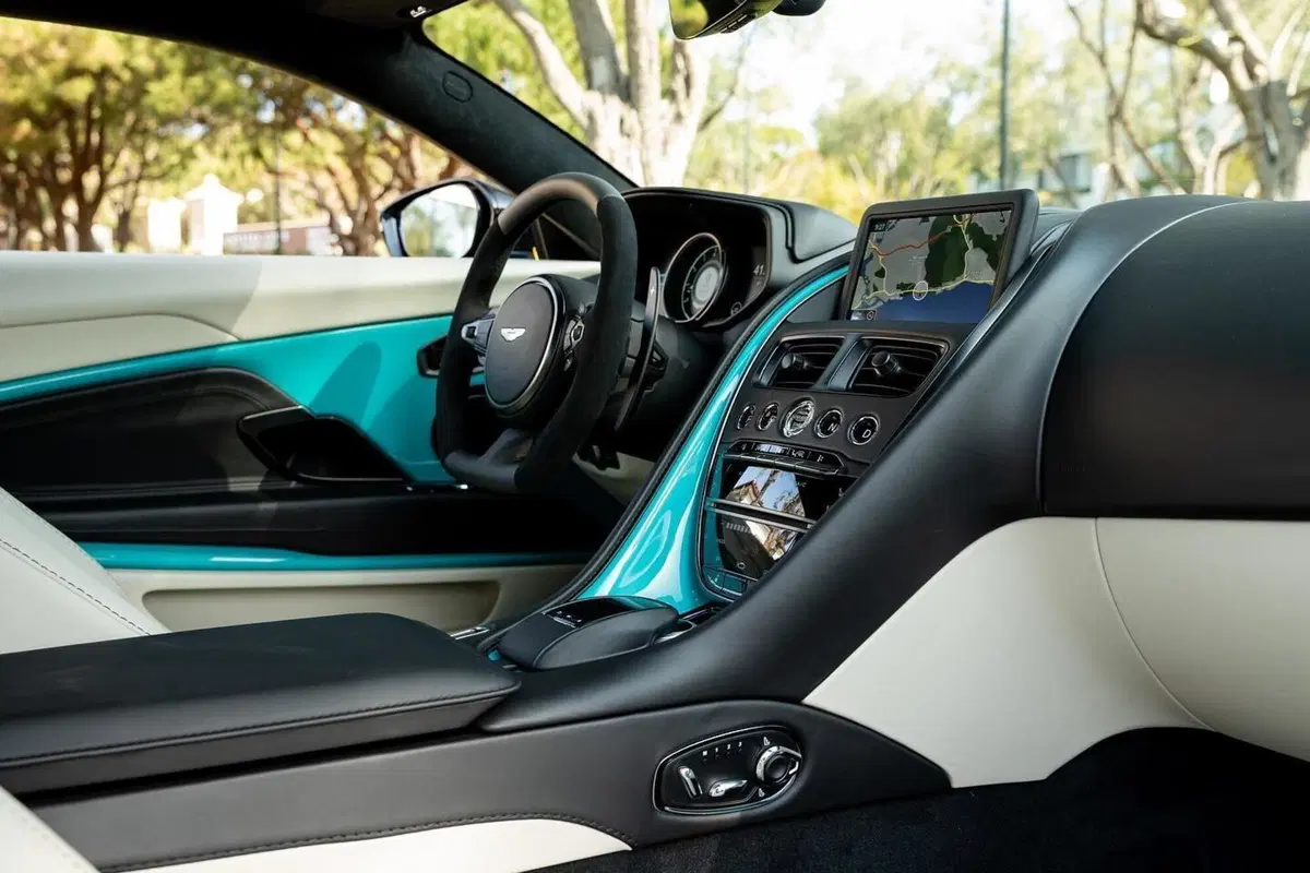 Aston Martin Pastel, l’edizione speciale per celebrare i colori della California (7)