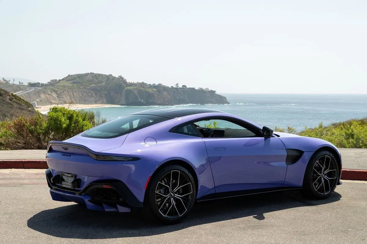 Aston Martin Pastel, l’edizione speciale per celebrare i colori della California (8)